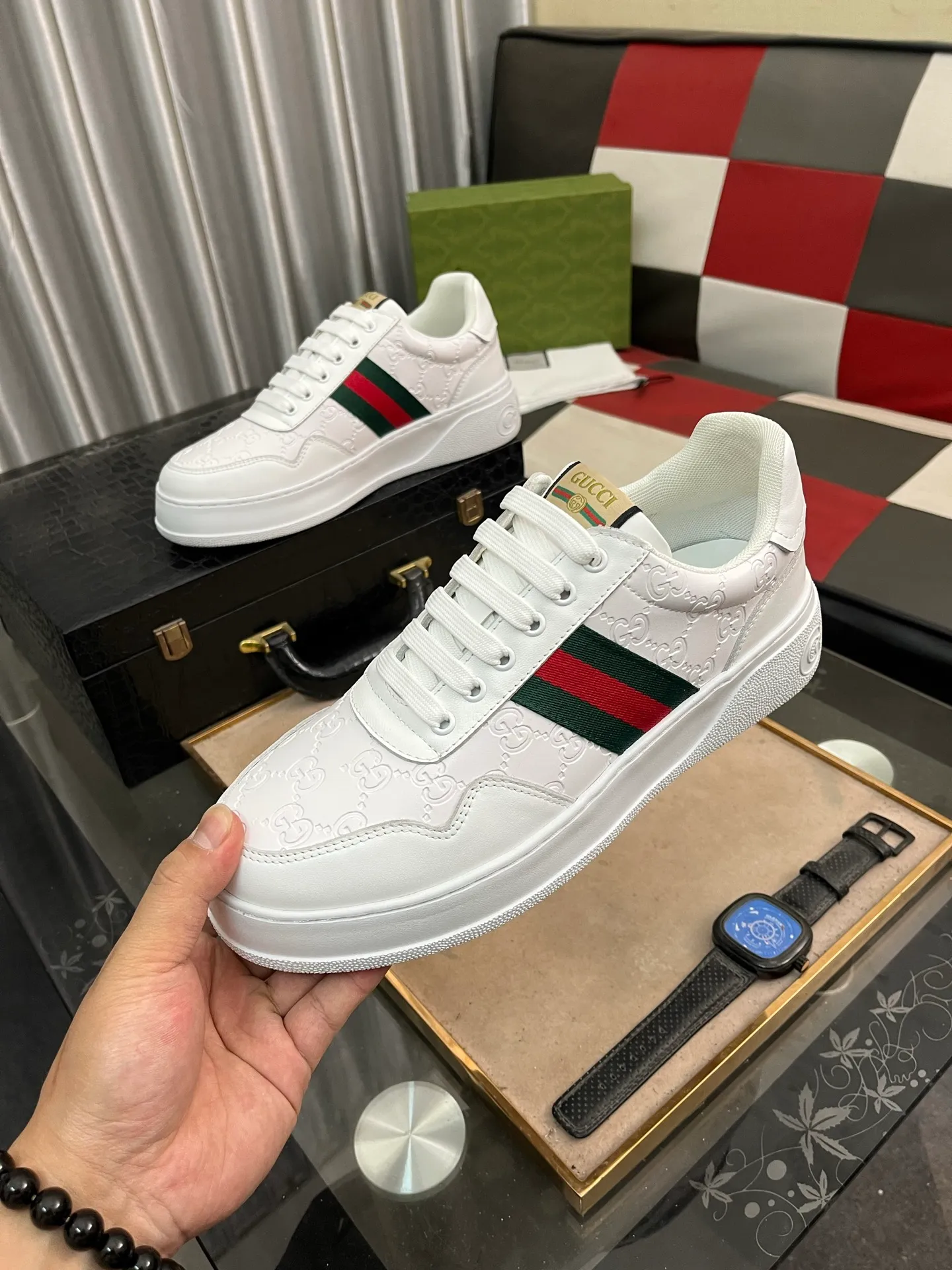 Men's shoes💰420⌚️⌚️[GUCCI] Gucci men's casual shoes are absolutely popular🔥The ultimate matching item for trendy men! The charm of super texture is unstoppable. This is the main recommendation. The upper is made of high-quality cowhide, with pig lining feet and wear-resistant rubber sole. It is noble and elegant! Extremely comfortable🎁🎁You can be as handsome as you want💪 Size 38-44! 2️⃣colors available